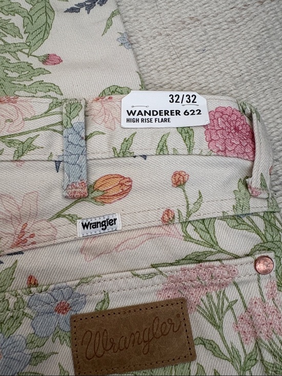 NWT Wrangler wanderer 622 high rise flare floral Jean - Picture 9 of 10